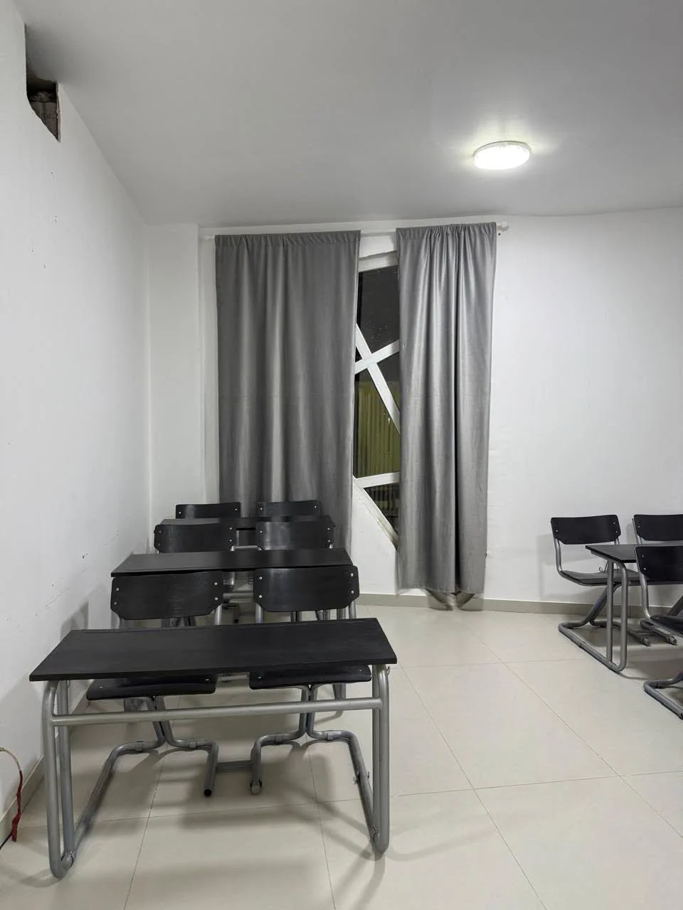 Compact classroom at Lulu'at AlElm Schools
